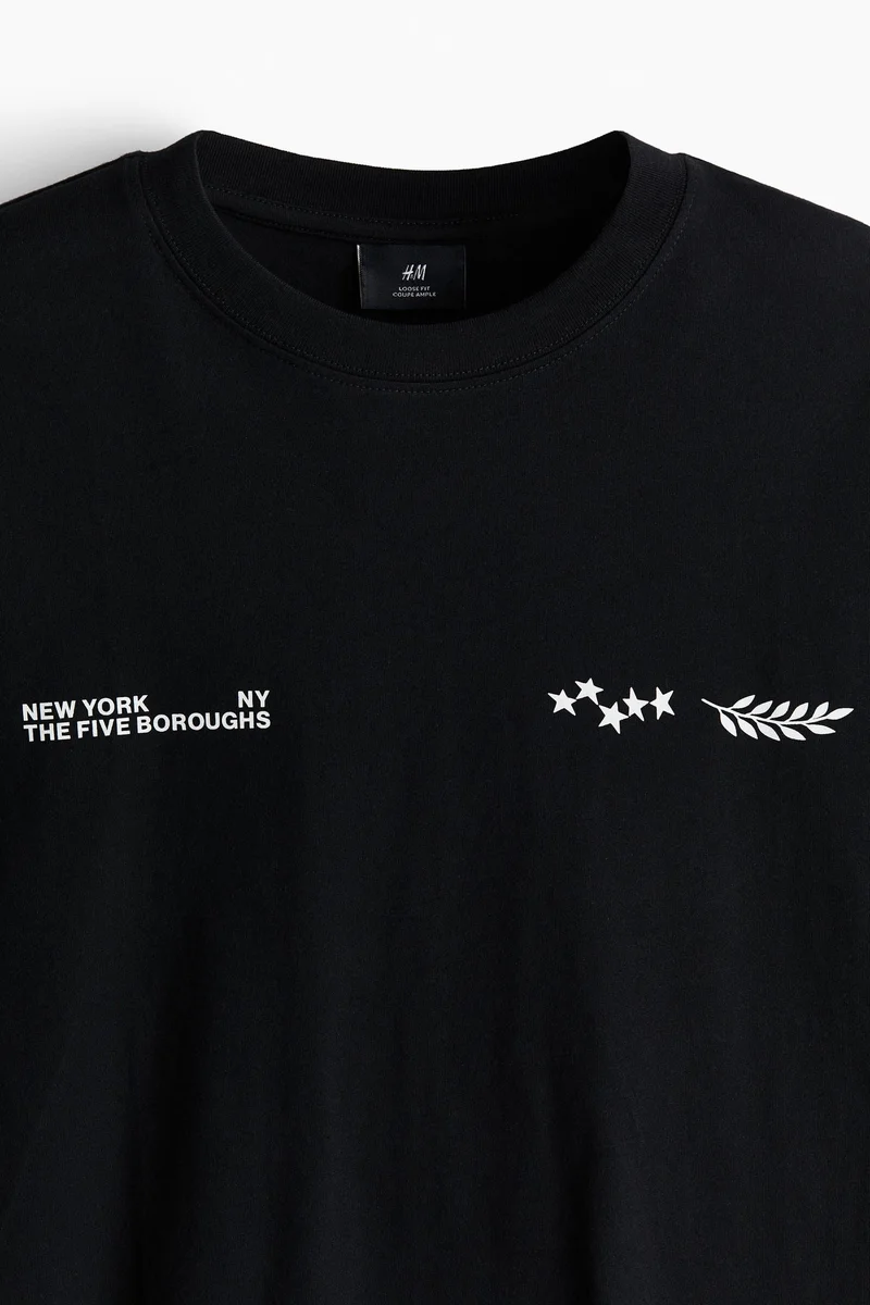 اتش اند ام تيشيرت مطبوع بقصة واسعة